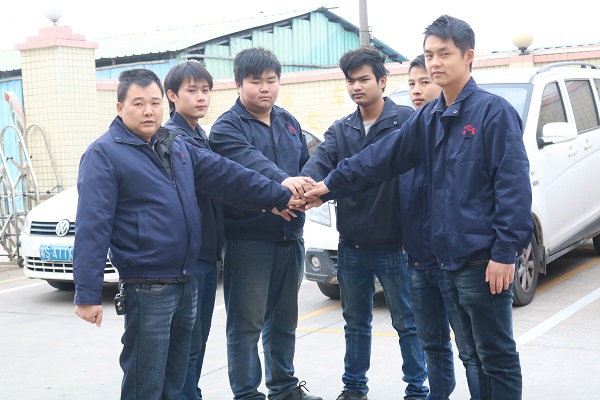 臺(tái)富機(jī)械服務(wù)人員