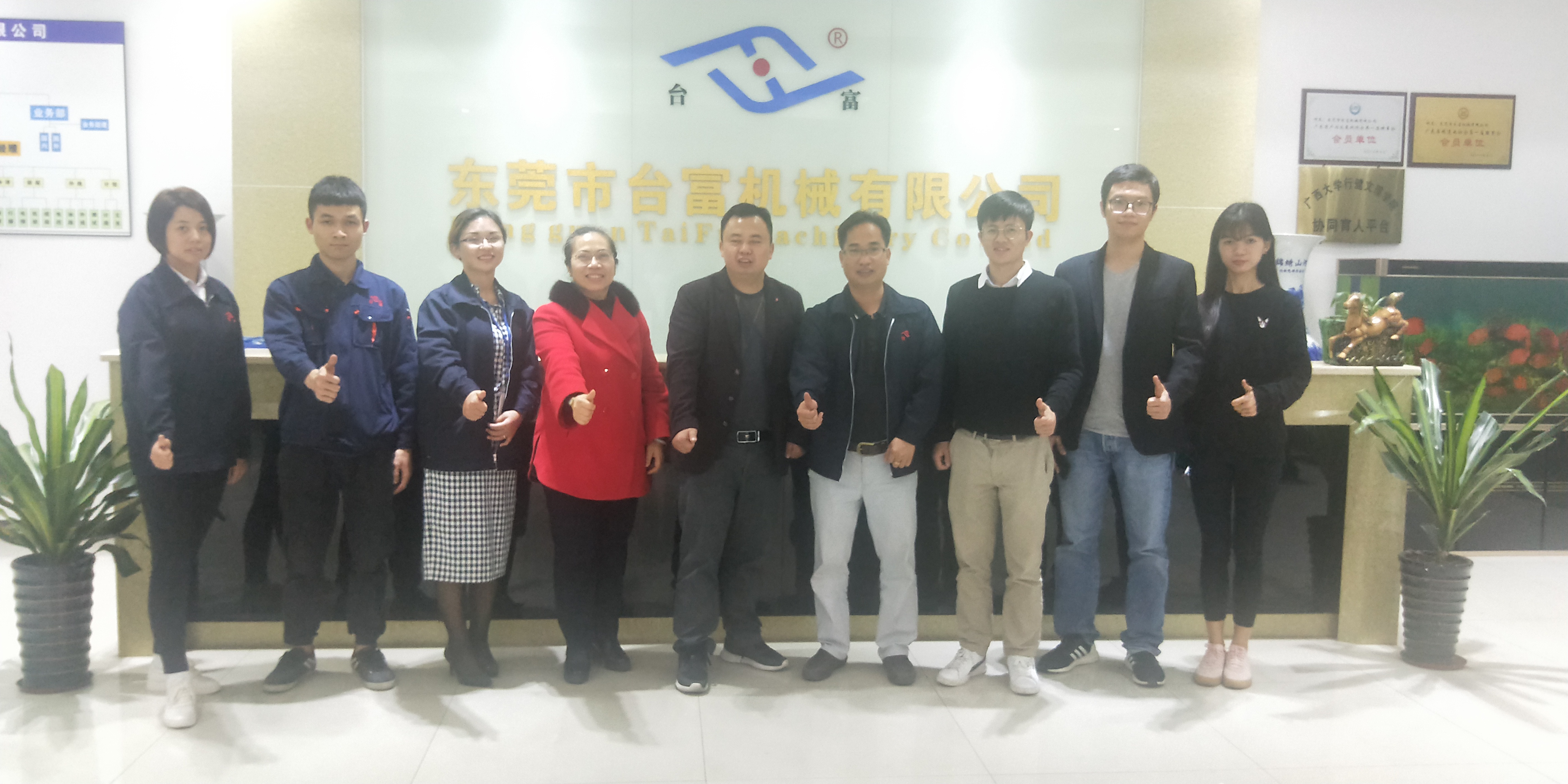 立式注塑機(jī) 立式注塑機(jī)