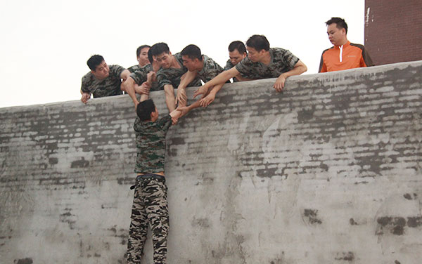 立式注塑機(jī)生產(chǎn)廠家 立式注塑機(jī)生產(chǎn)廠家