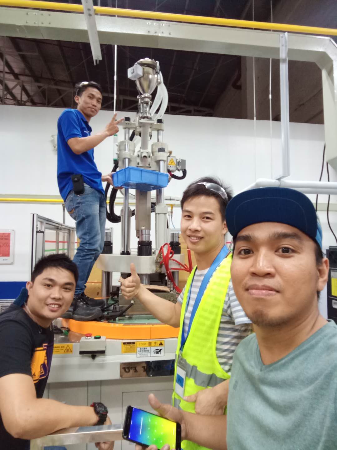 立式注塑機(jī)生產(chǎn)廠家 立式注塑機(jī)生產(chǎn)廠家