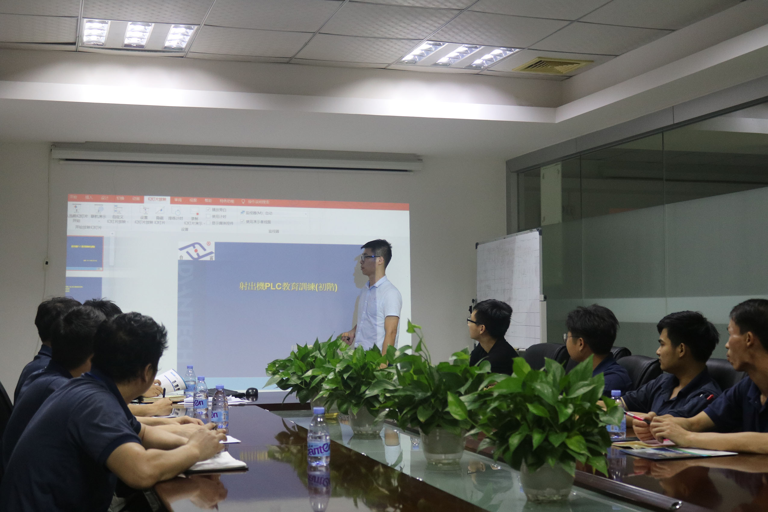 立式注塑機生產(chǎn)廠家 立式注塑機生產(chǎn)廠家