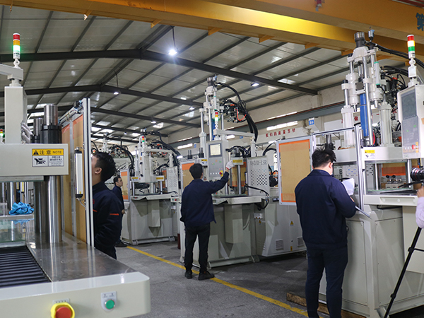 立式注塑機(jī)價格優(yōu)惠 立式注塑機(jī)價格優(yōu)惠